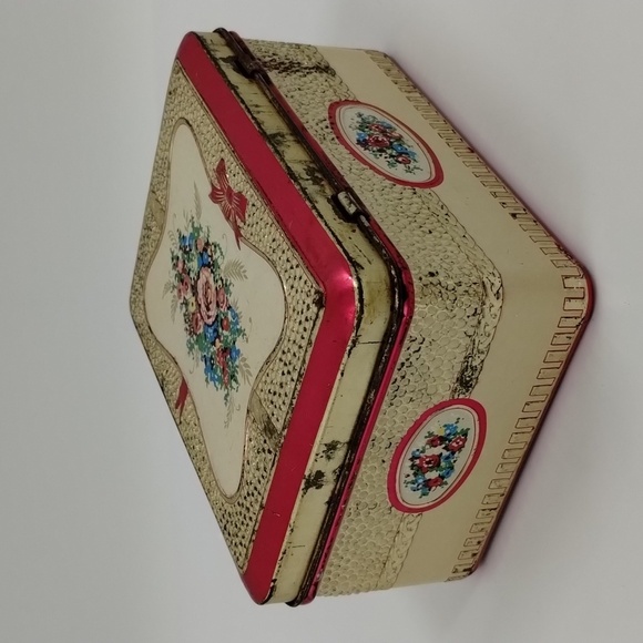 Made in Holland metal hinged tin can floral ornate embossed pink trim vintage - Picture 5 of 12